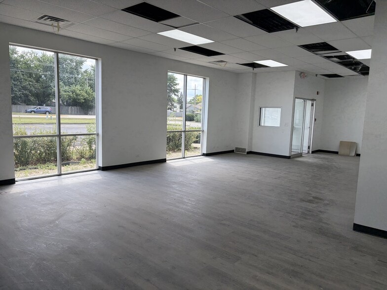 330 E Route 22, Lake Zurich, IL for lease - Building Photo - Image 3 of 11