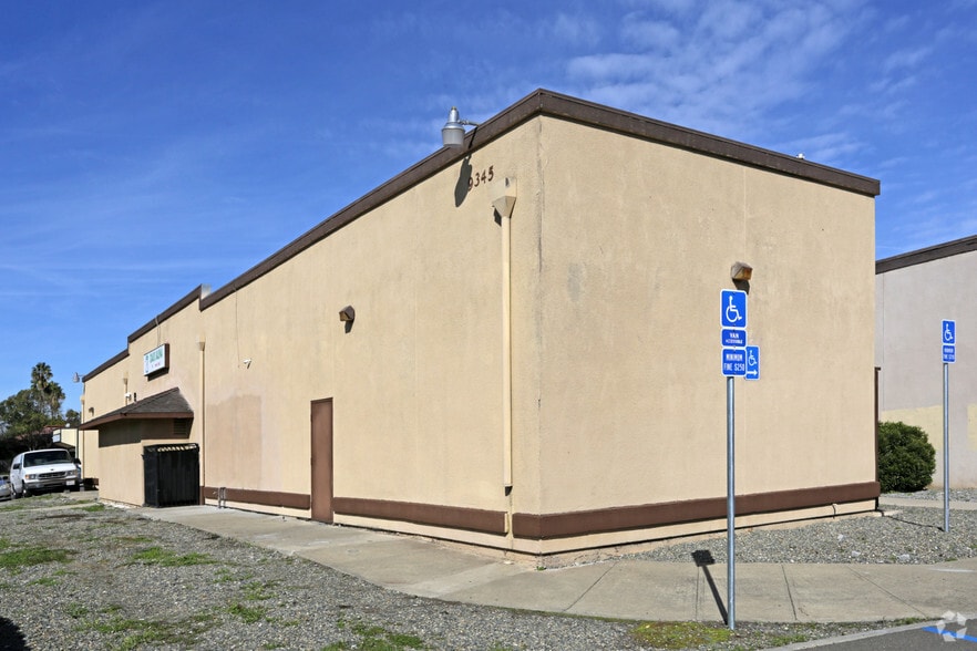 9345 La Riviera Dr, Sacramento, CA à vendre - Photo du bâtiment - Image 2 de 23