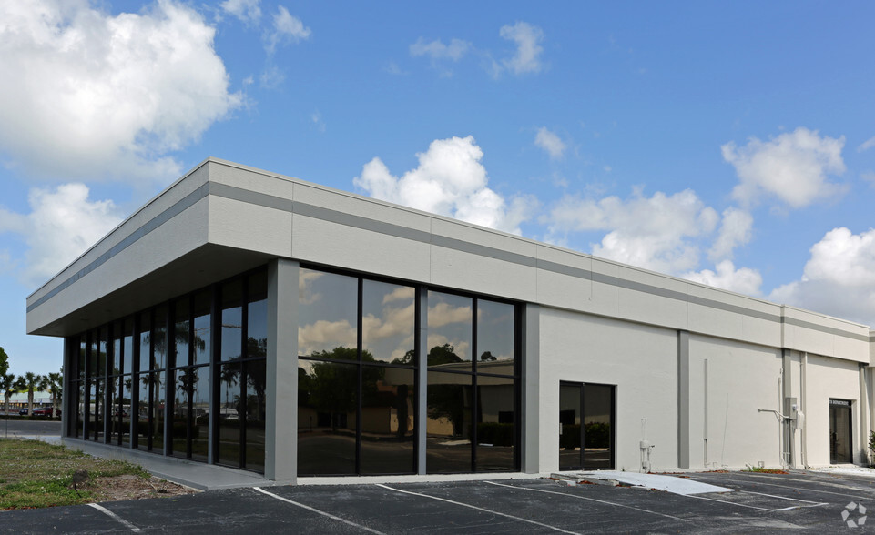 2625 Davis Blvd, Naples, FL for lease - Building Photo - Image 2 of 17