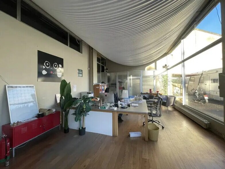 Local d'activités dans Ivry-sur-Seine à vendre - Photo du bâtiment - Image 2 de 15