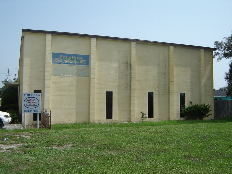 305 S Wetmore St, Lake Wales, FL à louer - Photo du bâtiment - Image 2 de 6