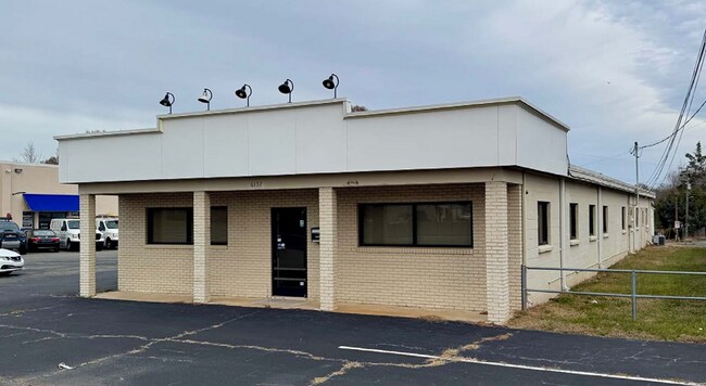 Plus de détails pour 6161 Independence Blvd, Charlotte, NC - Commerce de détail à louer