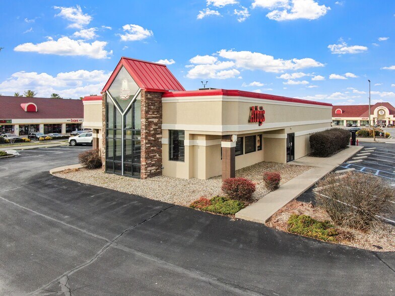 954 E Main St, Greenwood, IN à vendre - Photo principale - Image 1 de 2