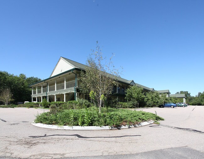 Plus de détails pour 373 Norwich Westerly Rd, North Stonington, CT - Services hôteliers à vendre