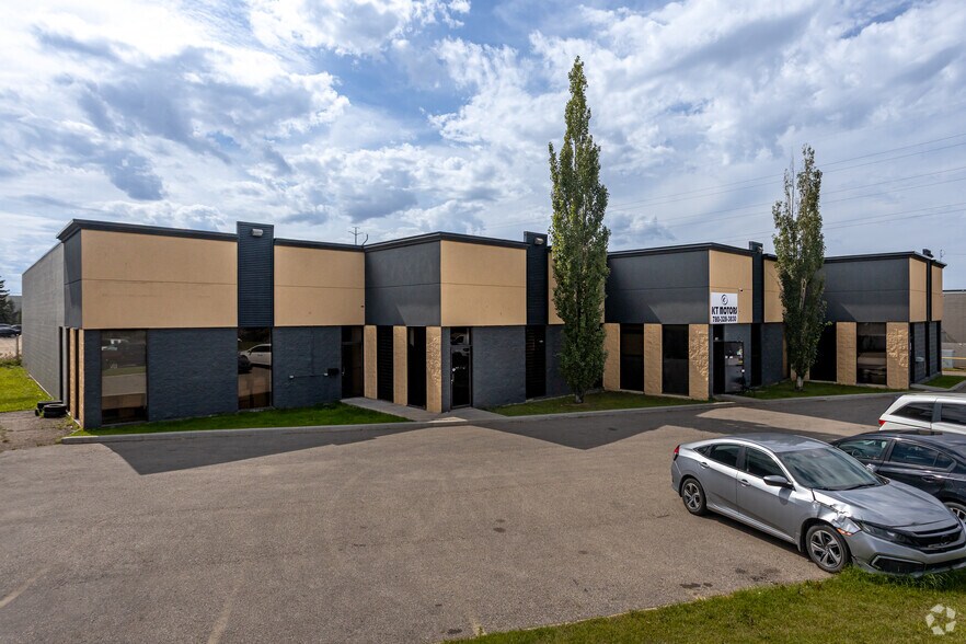 9635-9641 54th Ave NW, Edmonton, AB à vendre - Photo principale - Image 1 de 2