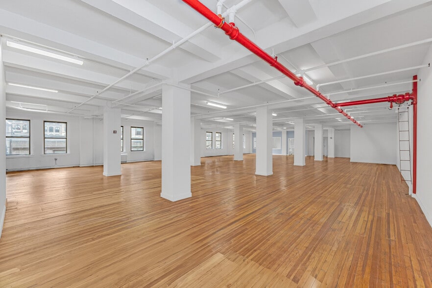 20-28 W 33rd St, New York, NY for lease - Building Photo - Image 3 of 5