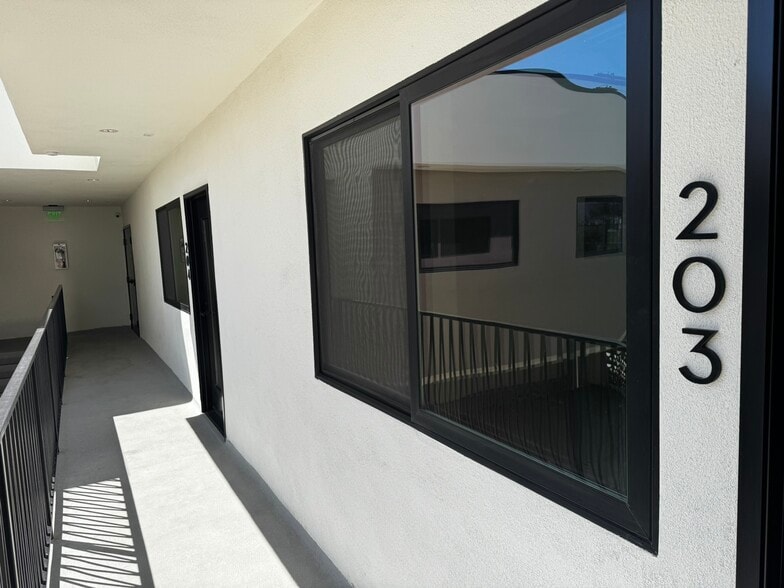 13750 Ventura Blvd, Sherman Oaks, CA for lease - Interior Photo - Image 2 of 7