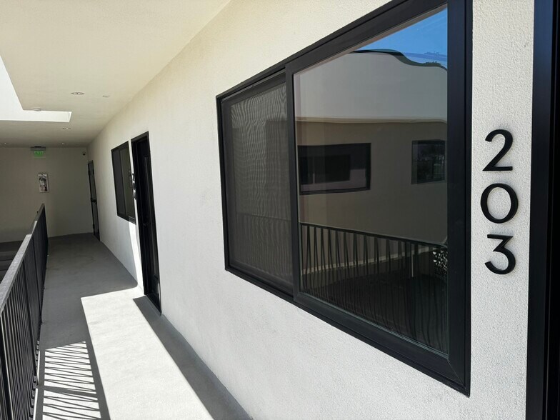 13750 Ventura Blvd, Sherman Oaks, CA à louer - Photo intérieure - Image 2 de 7