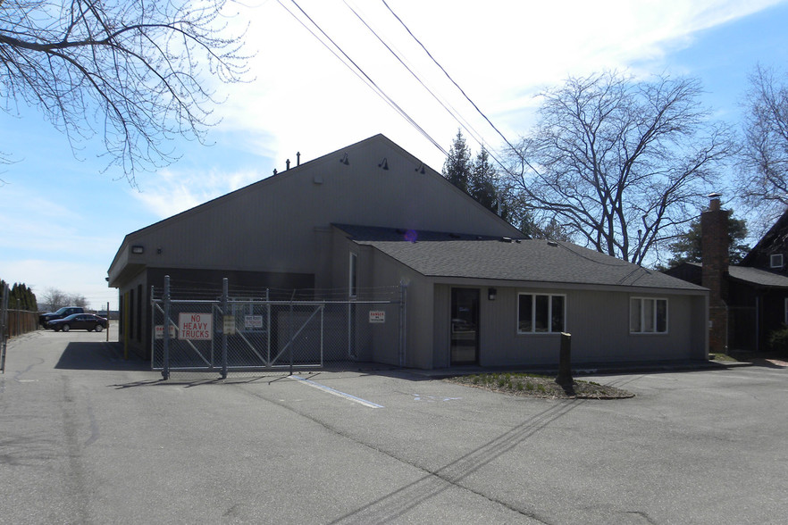 22425 Van Horn Rd, Woodhaven, MI for lease - Primary Photo - Image 1 of 3