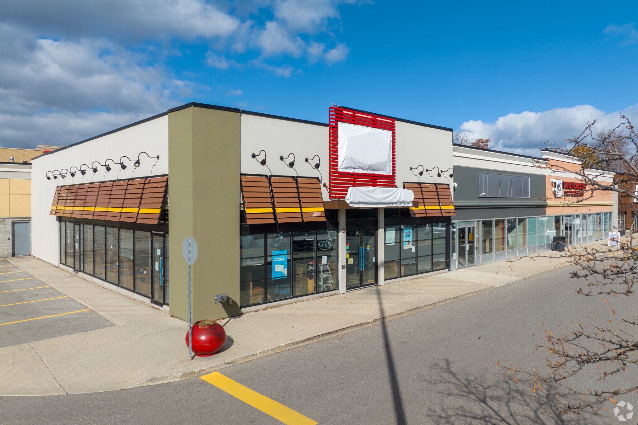 1200 Brant St, Burlington, ON à vendre Photo du bâtiment- Image 1 de 1