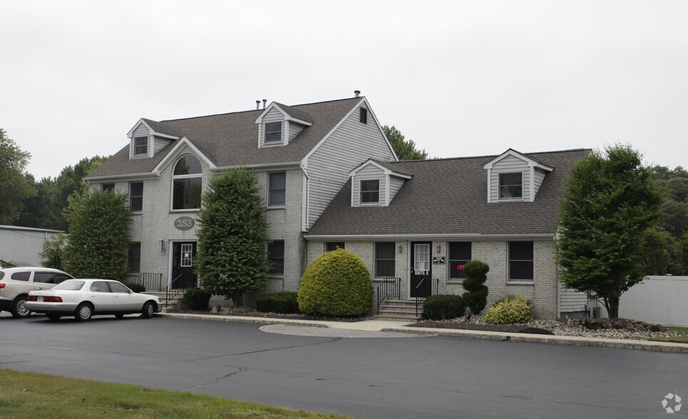 253 Route 79, Morganville, NJ à louer - Photo du bâtiment - Image 1 de 23