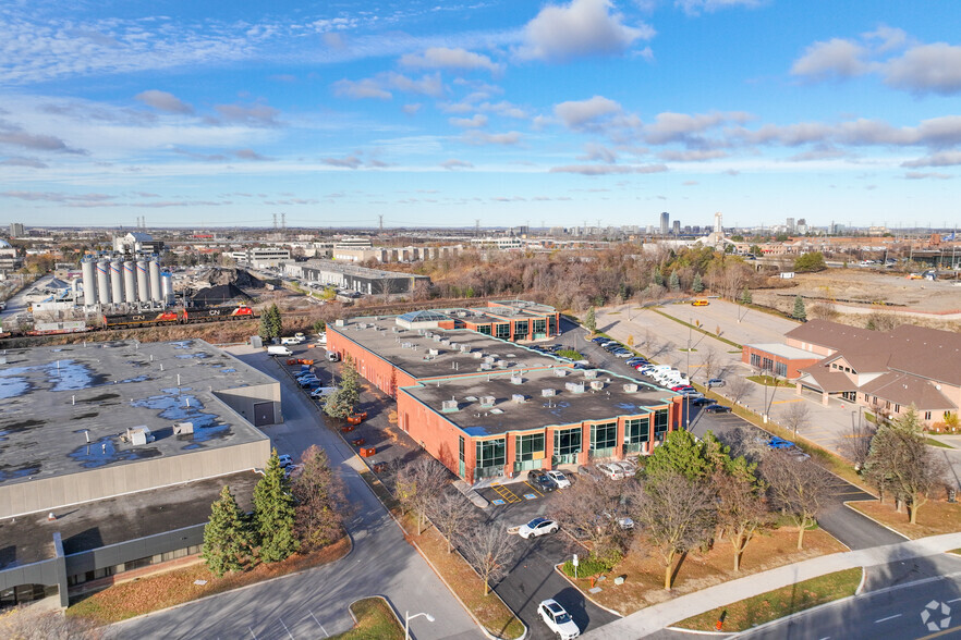 2800 John St, Markham, ON à louer - Photo du bâtiment - Image 3 de 4