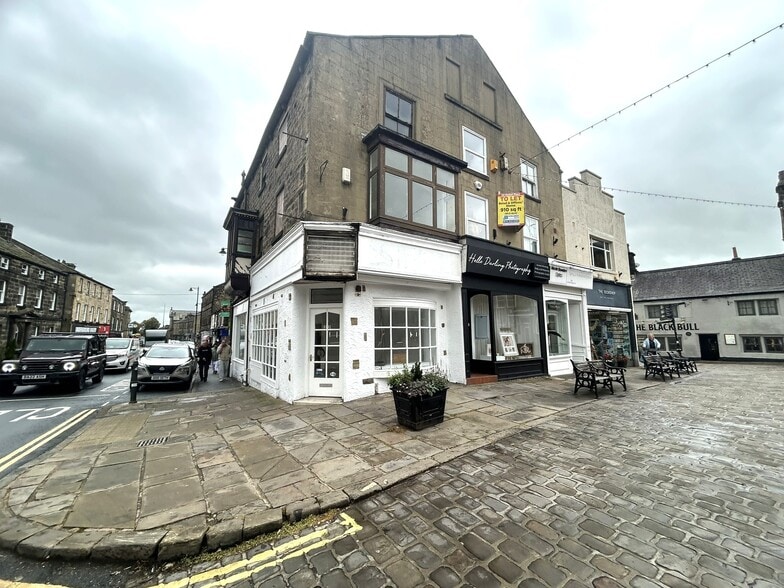 22-26 Market Pl, Otley for lease - Building Photo - Image 3 of 3