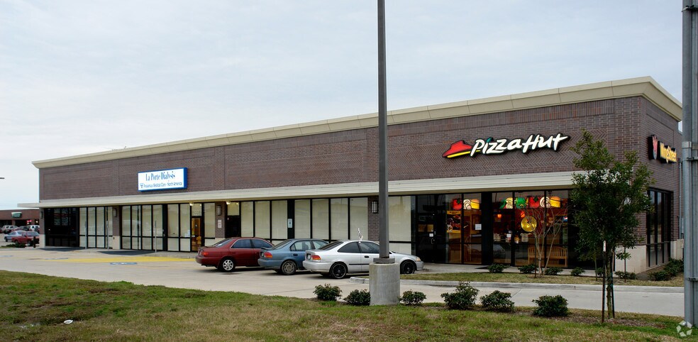 1309 W Fairmont Pky, La Porte, TX for lease - Building Photo - Image 3 of 3