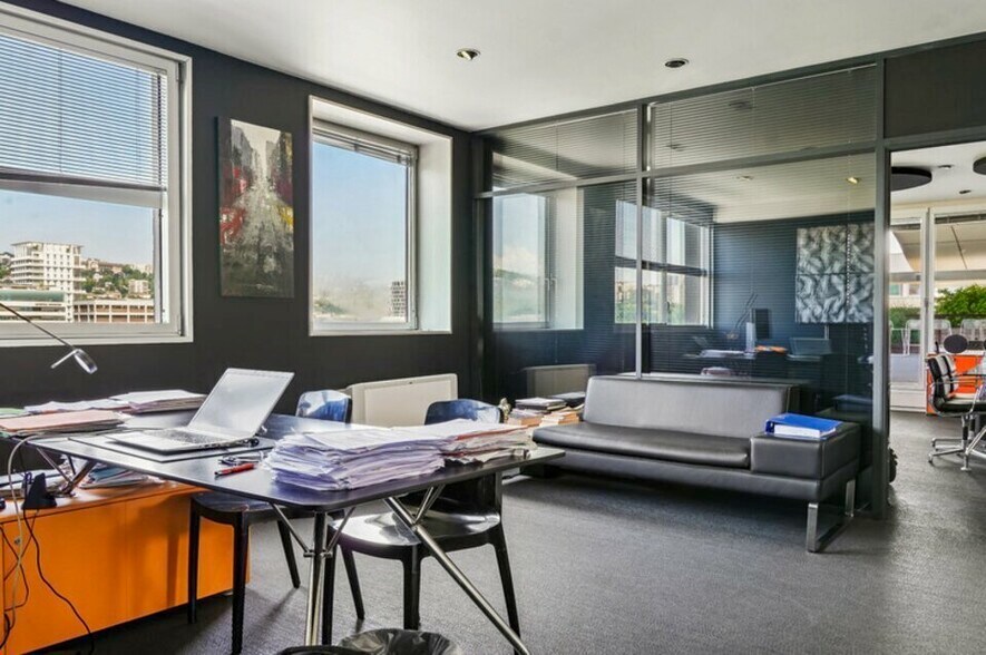 Bureau dans Lyon à vendre - Photo du bâtiment - Image 3 de 12