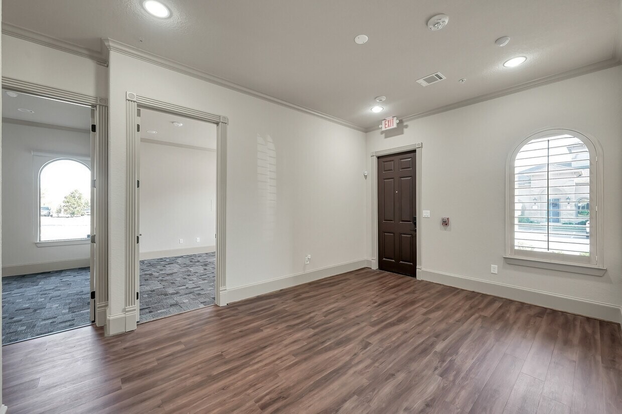 250 Ed English Rd, Shenandoah, TX 77385 - Unité E -  - Photo intérieure - Image 2 of 22