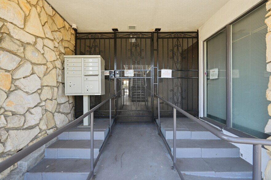 14015 Van Ness Ave, Gardena, CA à vendre - Photo du bâtiment - Image 3 de 20