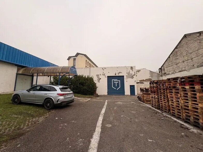 Flex dans Villeurbanne à louer - Photo du bâtiment - Image 1 de 10