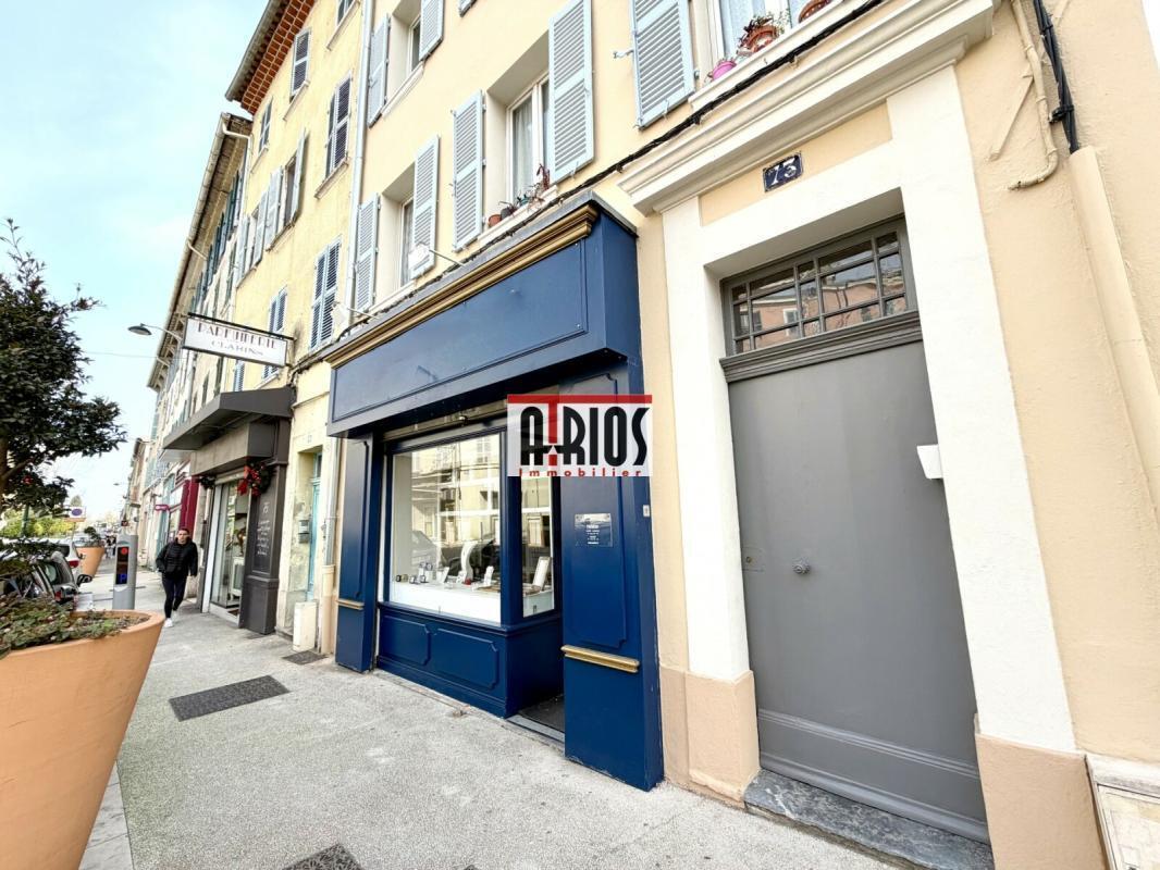 Retail in Hyères for lease Building Photo- Image 1 of 5