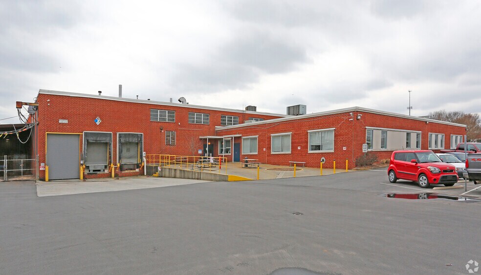 9415 Pioneer Ave, Charlotte, NC for lease - Building Photo - Image 2 of 2