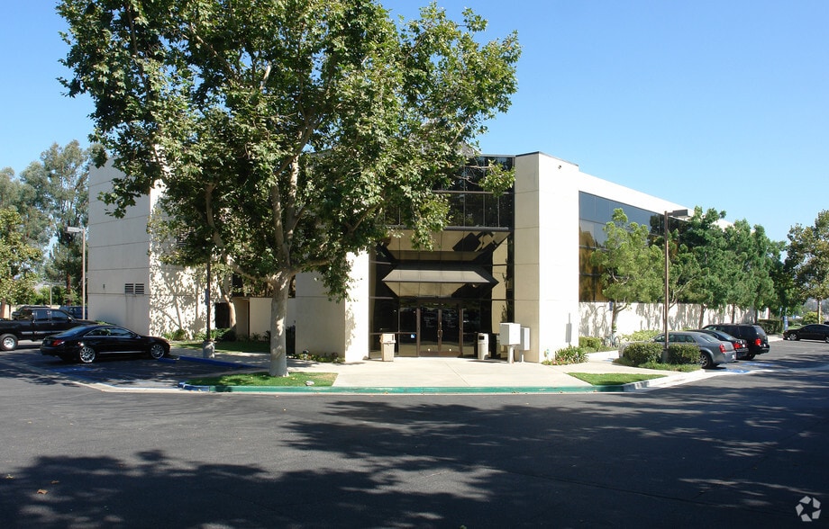 2750 Sycamore Dr, Simi Valley, CA for lease - Building Photo - Image 2 of 2