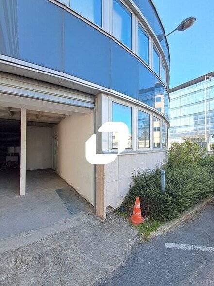 Flex dans Nanterre à louer - Photo du bâtiment - Image 1 de 10