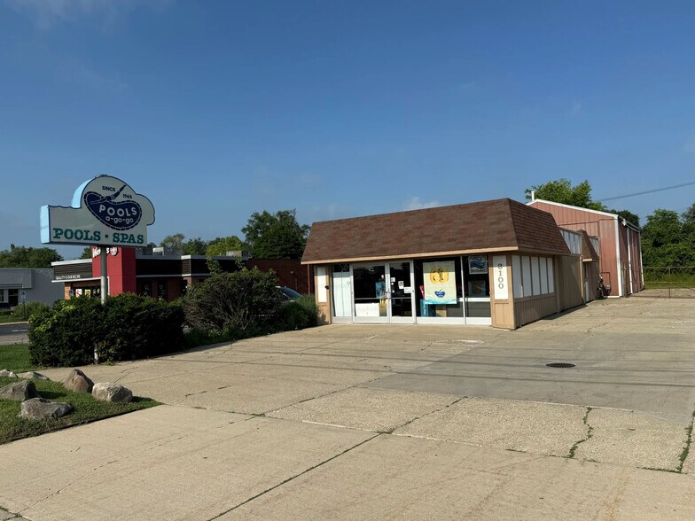 3100 S Rochester Rd, Rochester, MI à vendre - Photo du bâtiment - Image 2 de 9
