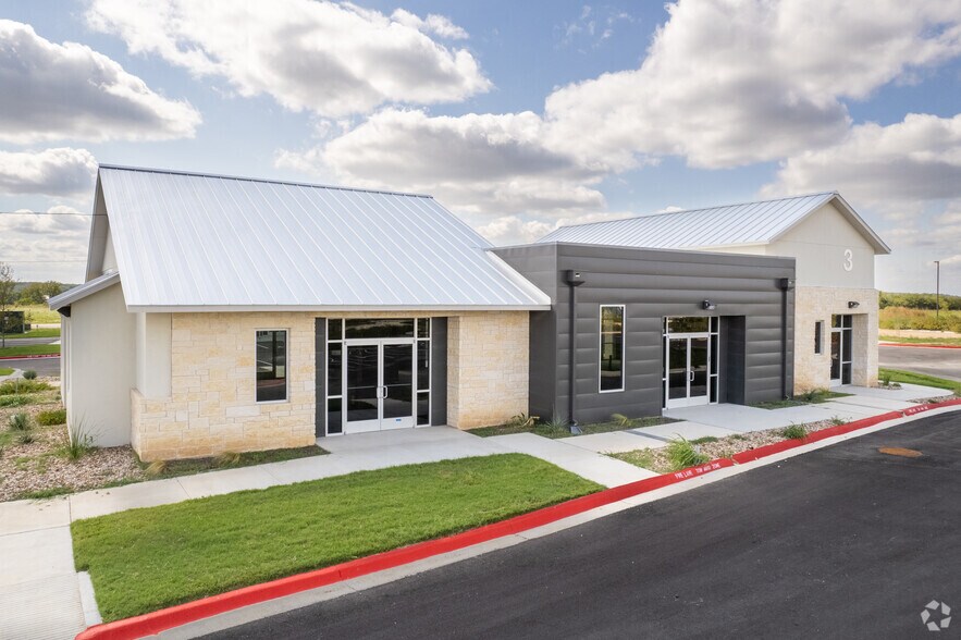 120 Riverwalk Dr, San Marcos, TX à louer - Photo du bâtiment - Image 3 de 9