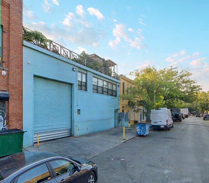 56 Dobbin St, Brooklyn, NY for lease - Building Photo - Image 2 of 3