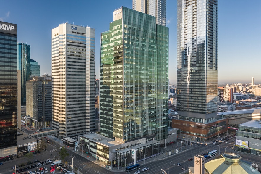 10111 104th Ave NW, Edmonton, AB for lease - Primary Photo - Image 1 of 5