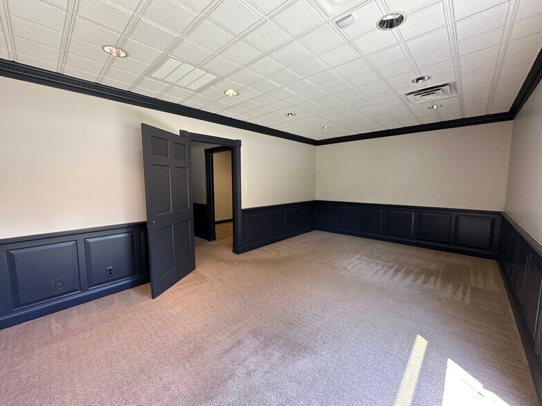 201 E Camperdown Way, Greenville, SC à louer - Photo intérieure - Image 2 de 8