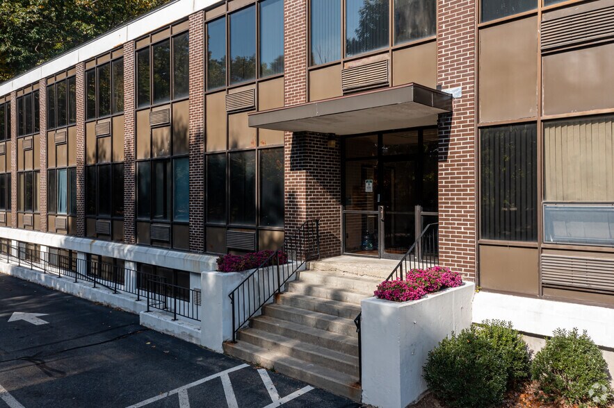 4 Militia Dr, Lexington, MA à louer - Photo du bâtiment - Image 3 de 5