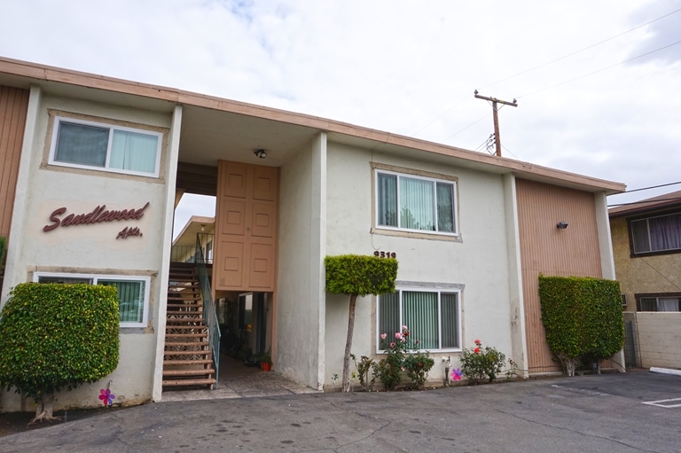 9319 Washburn Rd, Downey, CA à vendre - Photo principale - Image 1 de 1