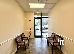 559-569 NW Mercantile Pl, Port Saint Lucie, FL à louer Photo intérieure- Image 1 de 12