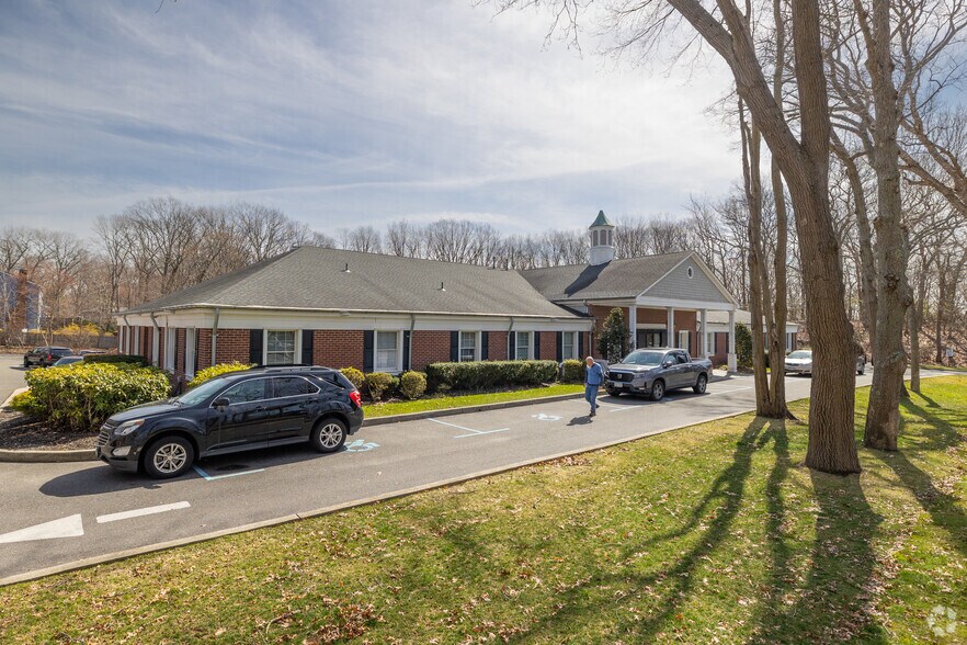 635 Belle Terre Rd, Port Jefferson, NY for sale - Building Photo - Image 2 of 6