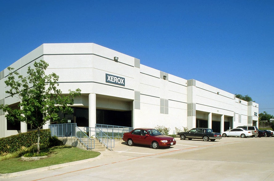 1125 N Union Bower Rd, Irving, TX for lease - Building Photo - Image 3 of 12