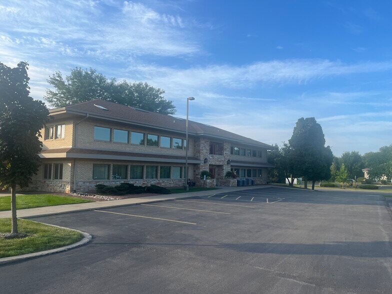 6702 Stonefield Rd, Middleton, WI for lease - Building Photo - Image 1 of 5