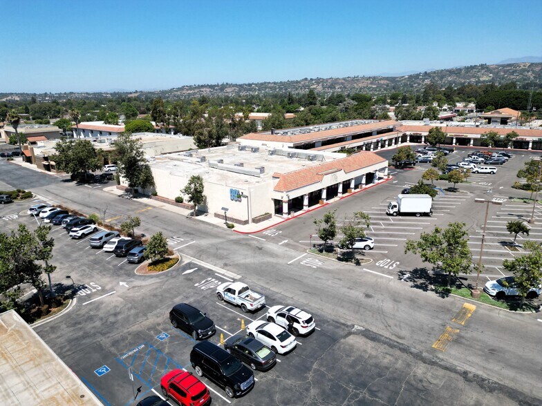 261-393 Arneill Rd, Camarillo, CA à louer - Photo du bâtiment - Image 3 de 18