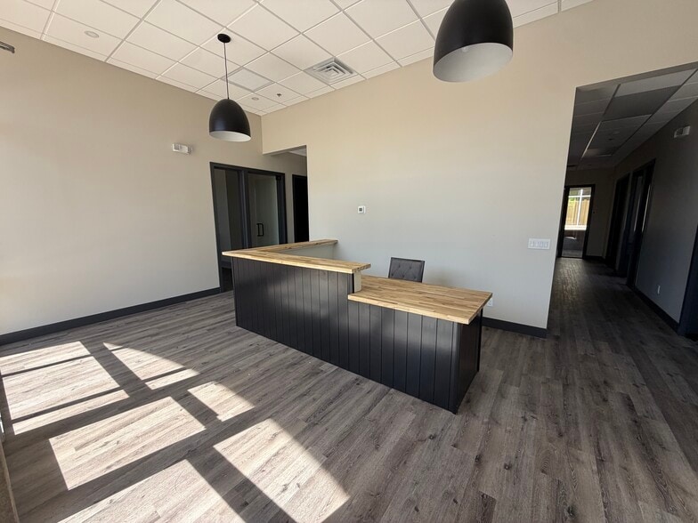 8765 W Kelton Ln, Peoria, AZ for lease - Building Photo - Image 2 of 10