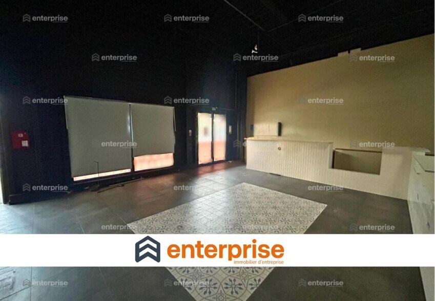 Retail in Chambly for lease - Interior Photo - Image 1 of 5
