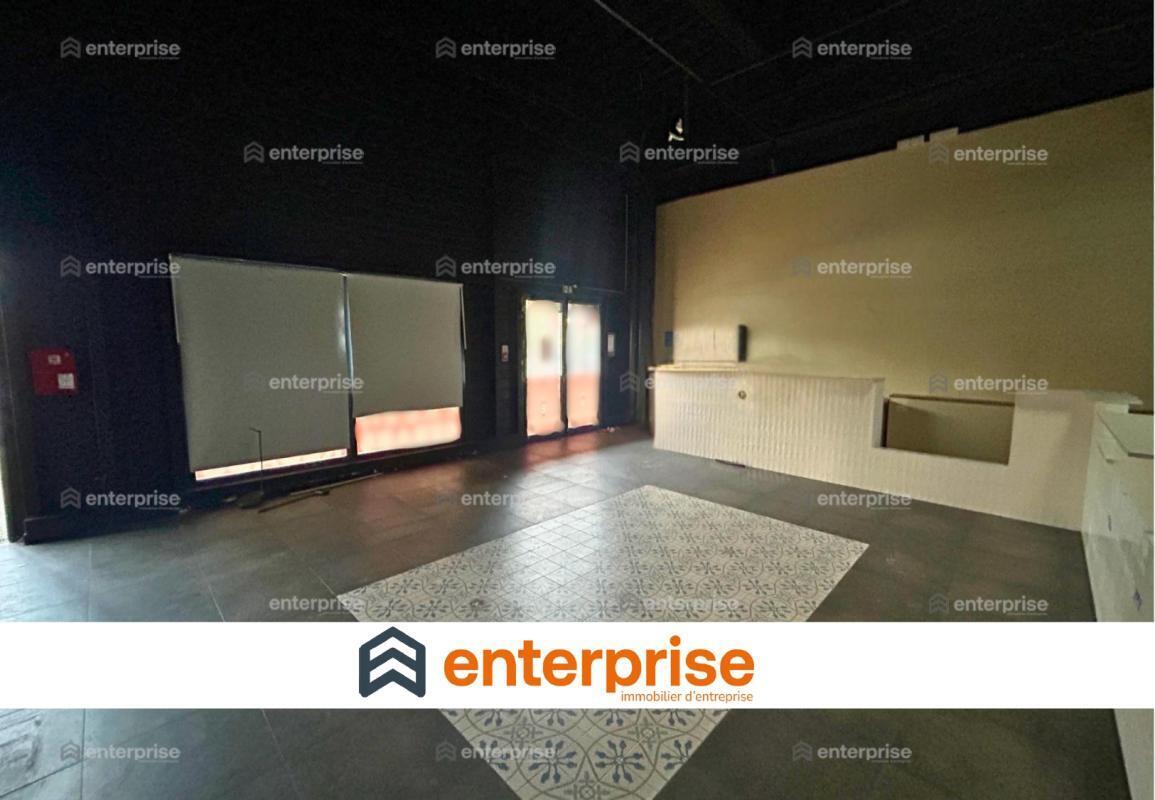 Retail in Chambly for lease Interior Photo- Image 1 of 6