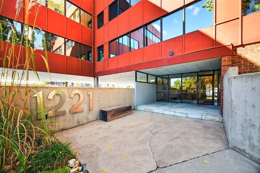 1221 S Clarkson St, Denver, CO à vendre - Photo du bâtiment - Image 2 de 13