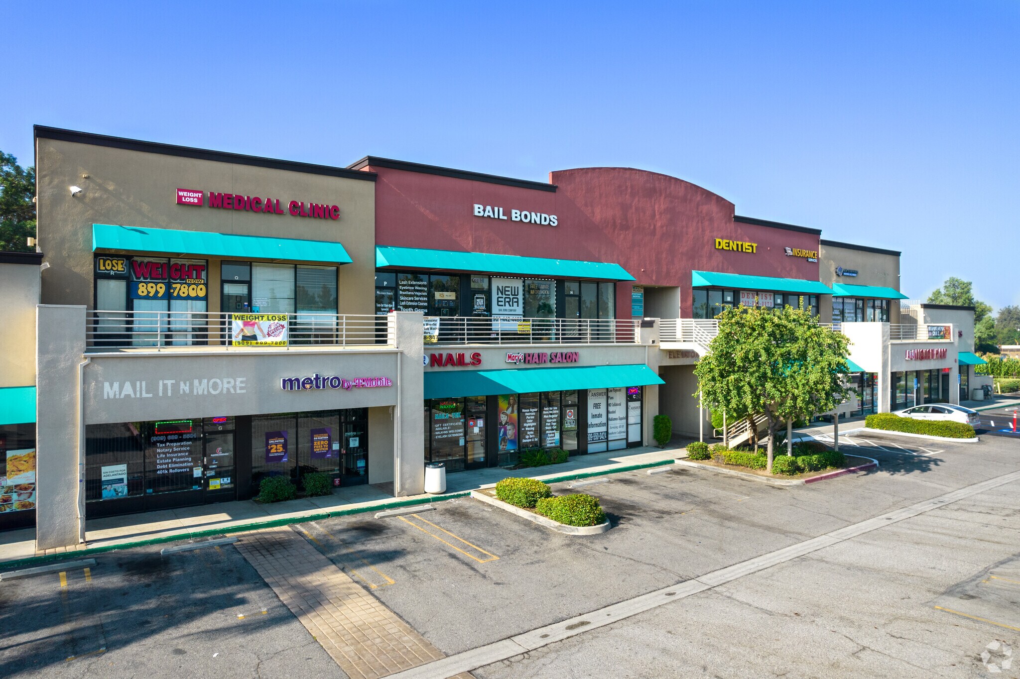 13655-13677 Foothill Blvd, Fontana, CA à louer Photo du bâtiment- Image 1 de 2