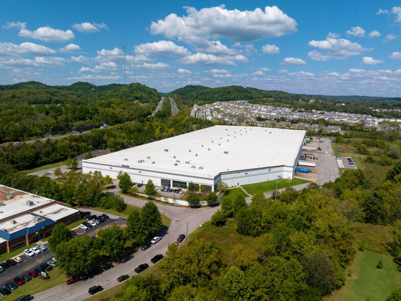 3438 Briley Park Blvd N, Nashville, TN à louer - Photo du bâtiment - Image 2 de 6