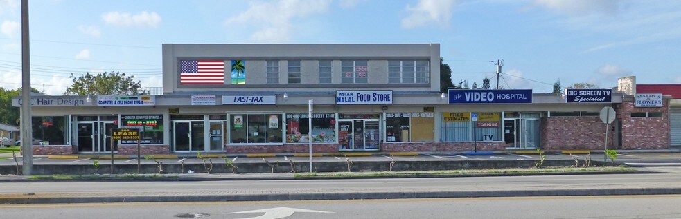 6750-6790 Pines Blvd, Pembroke Pines, FL à louer - Photo du bâtiment - Image 3 de 7