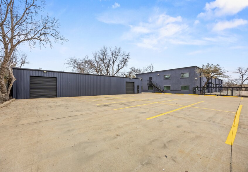 1878 Royal Ln, Dallas, TX à vendre - Photo du bâtiment - Image 3 de 13