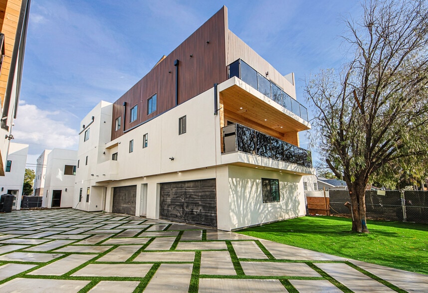 5648 Cartwright Ave, North Hollywood, CA for sale - Building Photo - Image 2 of 13