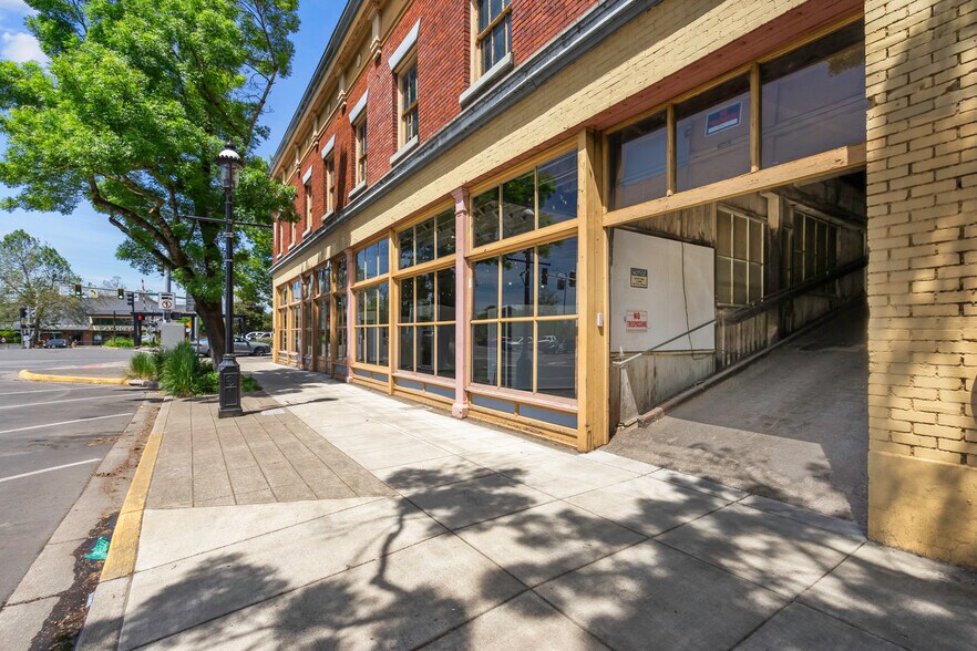 217 State St, Salem, OR à vendre - Photo du bâtiment - Image 3 de 19