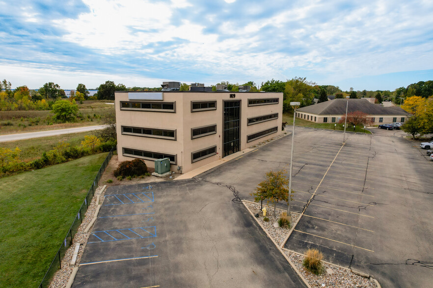 1020 S Creyts Rd, Lansing, MI for lease - Building Photo - Image 2 of 17