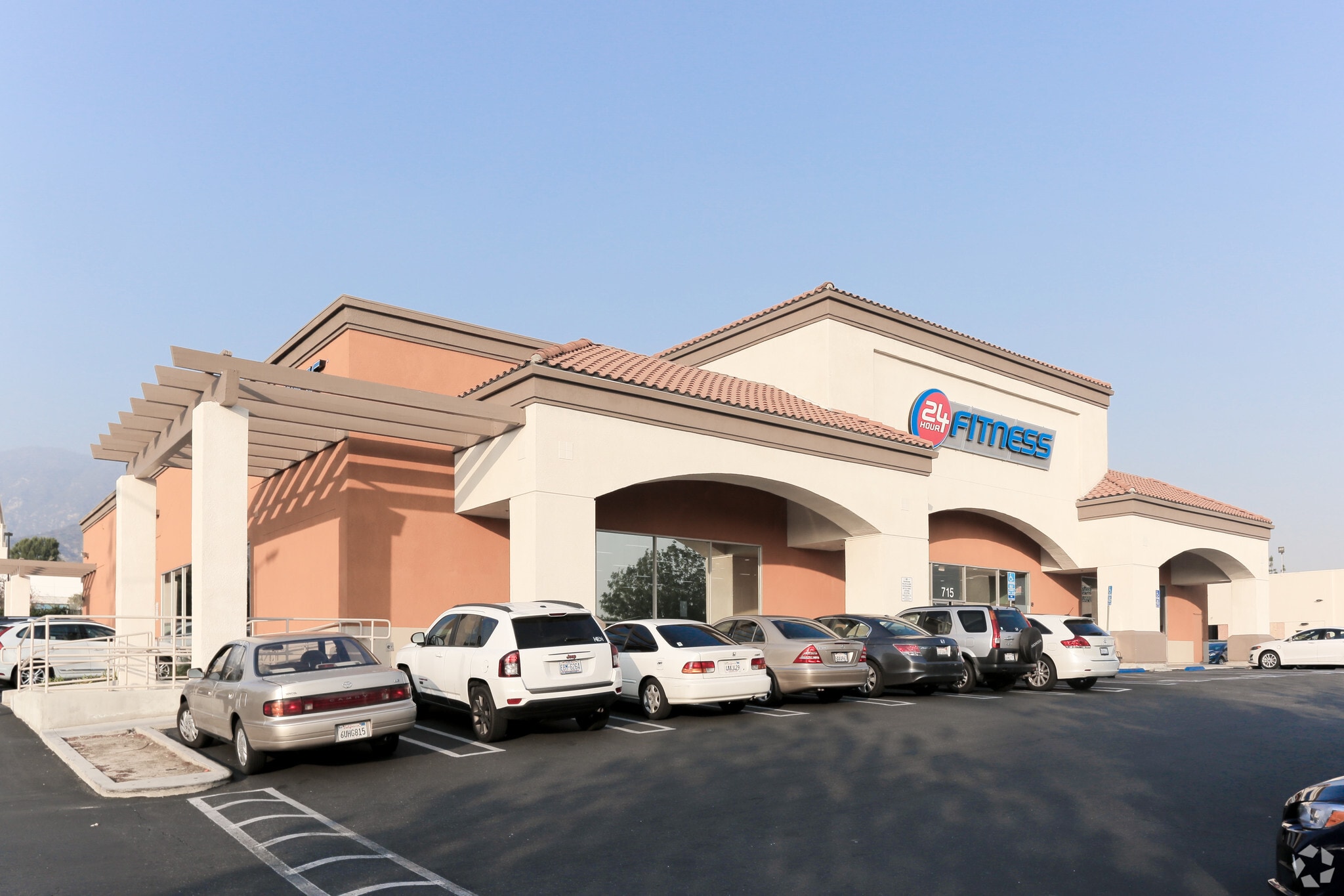 715 E Huntington Dr, Monrovia, CA for lease Primary Photo- Image 1 of 4